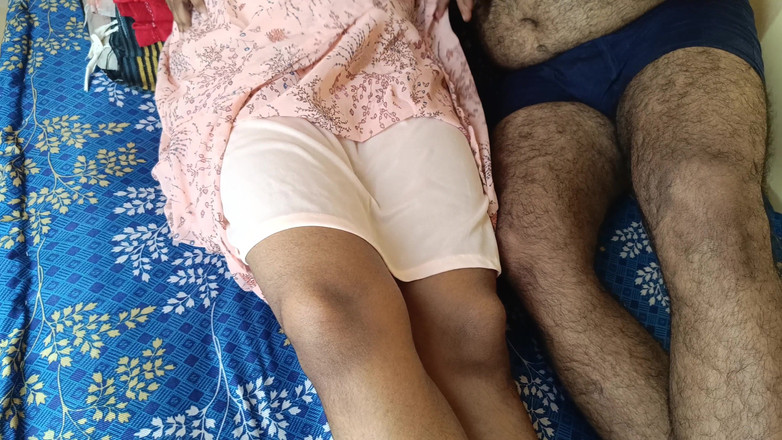 Laxi ammu: Wanita berkahwin berkongsi katil dengan jiran batchelor lelaki