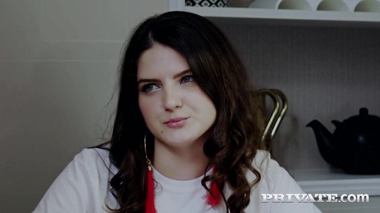 Private.com: Henessy est la servante parfaite pour un trio avec Natalia...