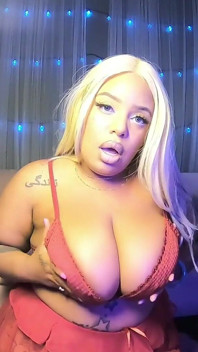 Blonde Bombshell Sneak Puncak