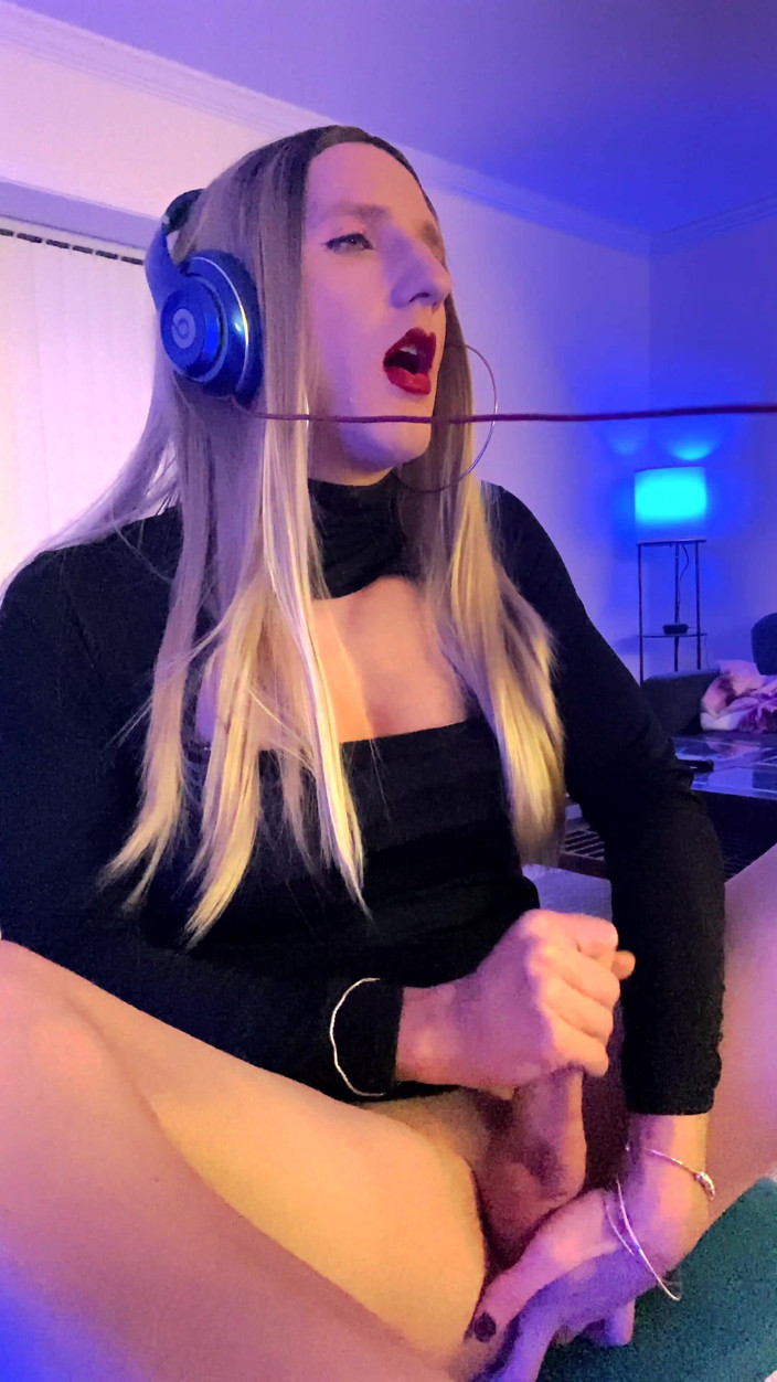 Sissy Bailey Wilde: Femboy Freedom Jerking Compilation