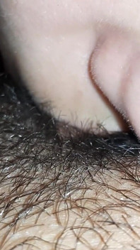Haarige muschi lecken mit schneller orgasmus-nahaufnahme
