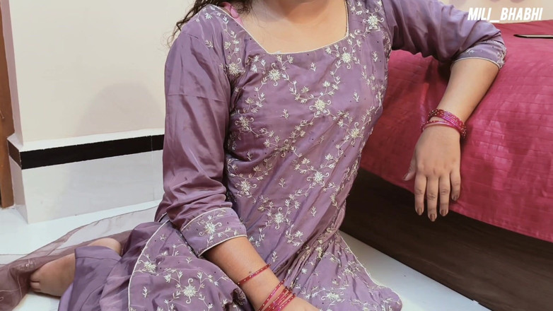 Mili bhabi: Bella moglie indiana figa stretta sesso audio hindi, desi moglie...