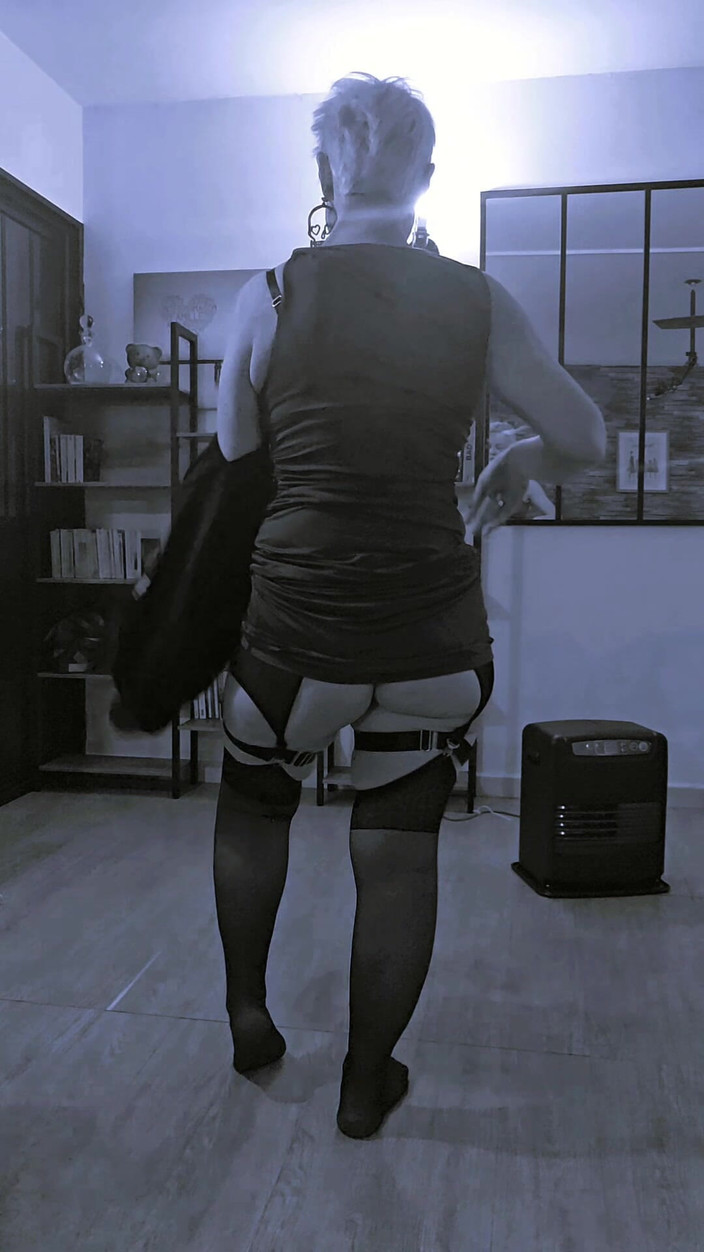 Sofy13: Pantat Besar Seksi Saya Menunggumu