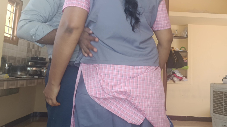 Ilakkiya: Školačka a učitel si užívají šukání zezadu