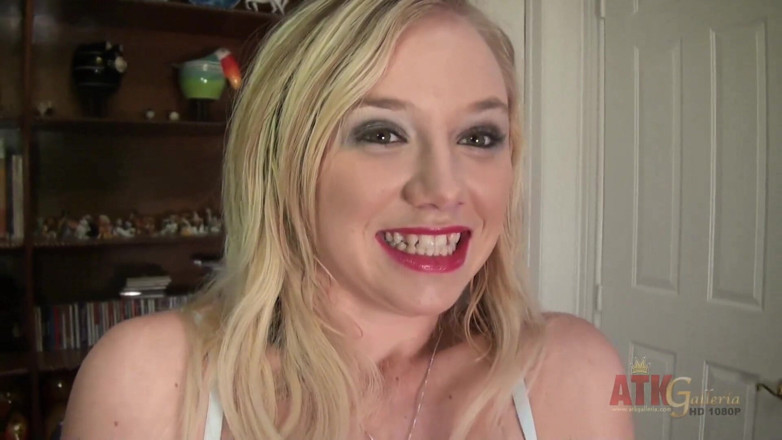 ATKIngdom Fans: Tracey Sweet si apre sul suo enorme pulsore sessuale durante...