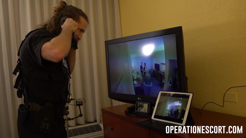 Operation Escort: Jaye Summers arestată de polițistul sub acoperire Caramida care oferă...
