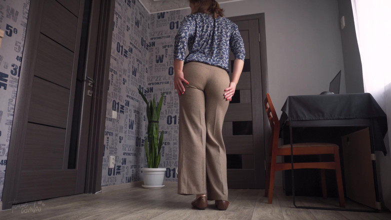 Teasecombo 4K: MILF Secretary Teases Tight Ass Till Her Pants Split