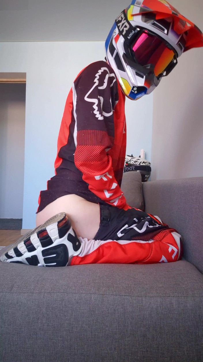 Sneakersmax98: I Put on Mxgear and Fuck My Osiris Sneakers