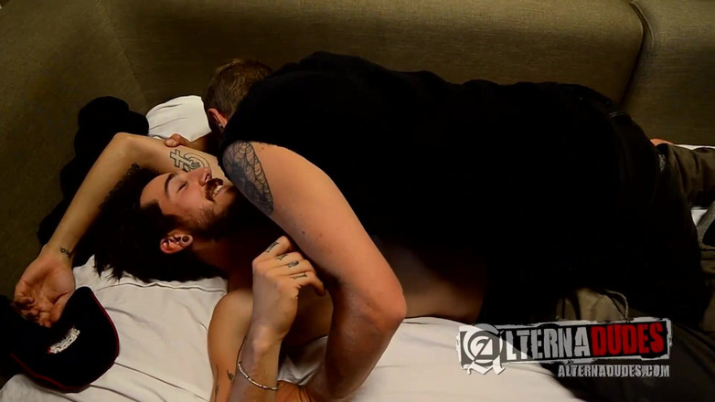 Alterna dudes: Si jantan miang Tom mahukan zakar besar berair Ogos ke...