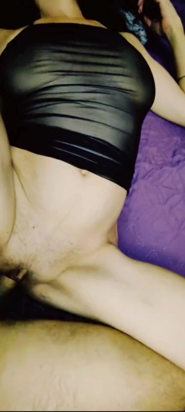 Hotlia: 40-letnia para robi piękne domowe porno