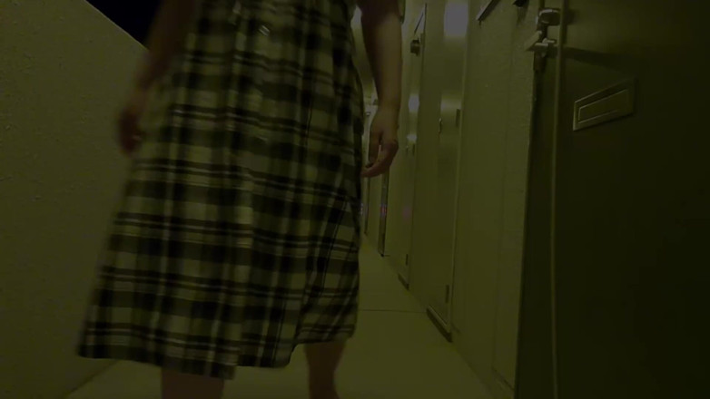 aika: Onani av en gift kvinna som blir upphetsad av utomhus...