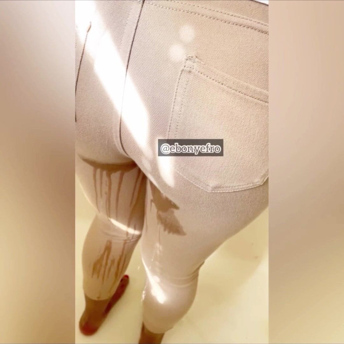 EbonyEfro: Smáčení mých opálené džíny