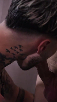 Mike tatuato tatuato caldo succhia il caldo twink magro magico