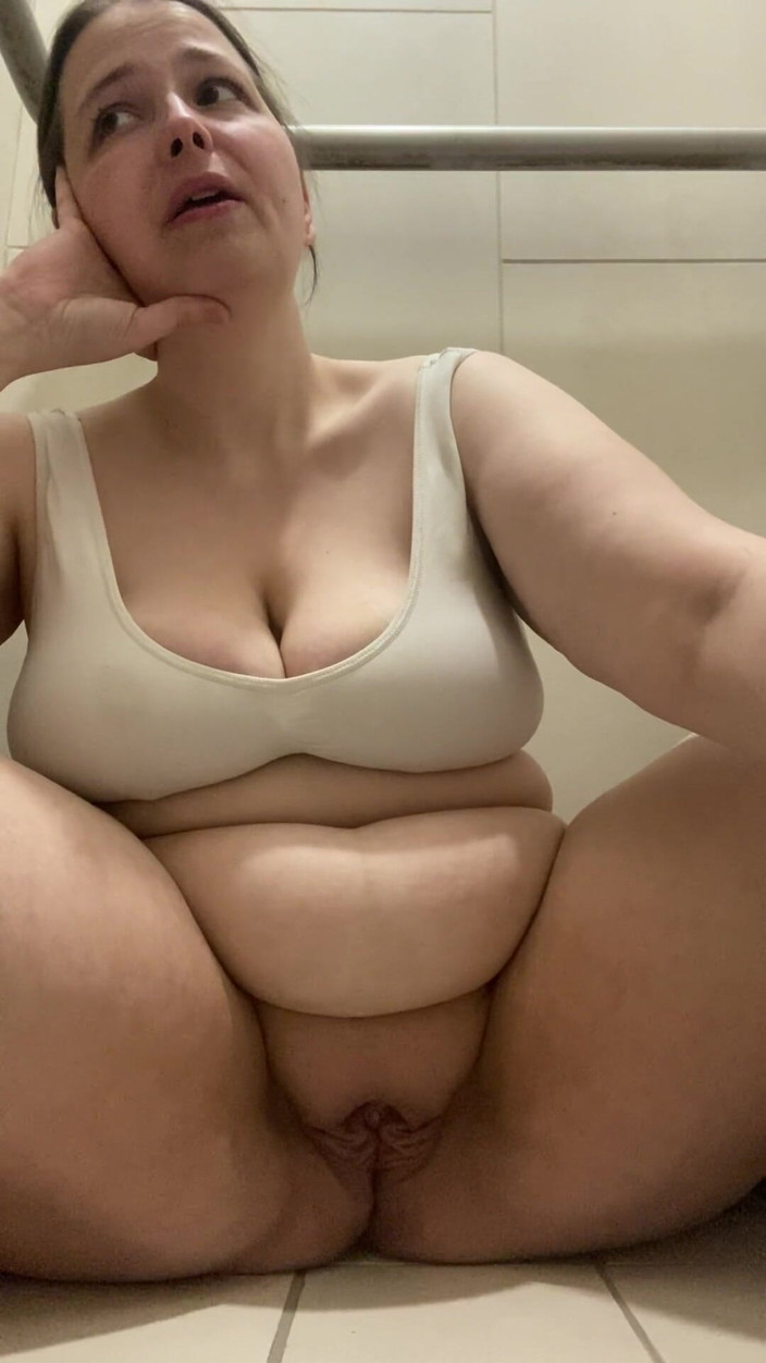 MissChrystalline: Horny Again so Lets Play!