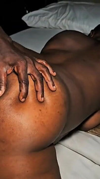 Satisfyibg, creampie dans la chatte qui pète de mamie
