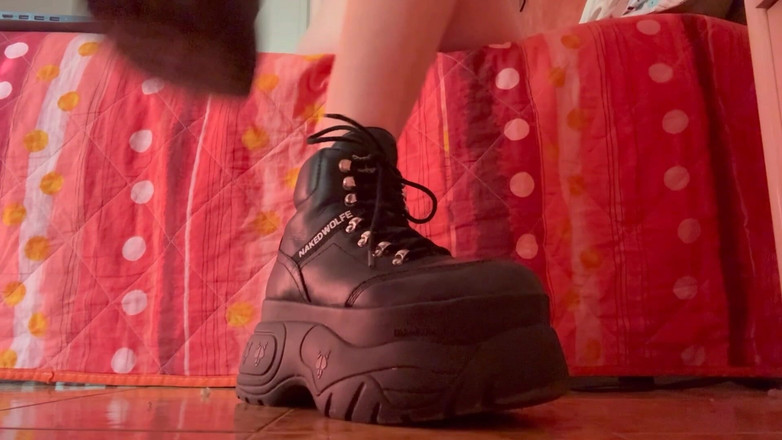 LDBMistress: Čichání mých bot, Prasátko