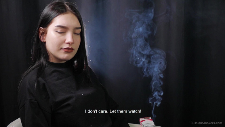 Russian Smokers: Інтерв'ю молодої брюнетки курець - спокійний голос, глибокі вдихи, чесні розмови про залежність