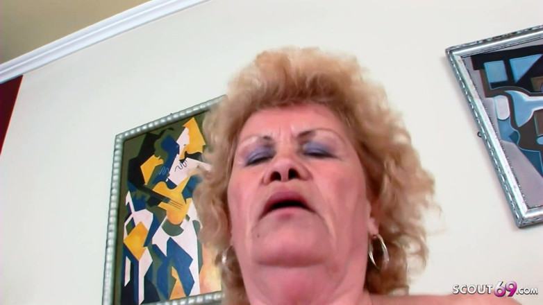 Full porn collection: Nenek mesum dilatih pengrajin dengan alasan untuk membujuknya untuk ngentot