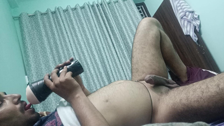Rajasthani-old-lover: Indický desi muž si užívá sexu se sousedem nevlastním otcem...