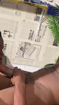 Siyah yarağı çok büyüktü, binmeden önce çok iyi emmem gerekiyordu