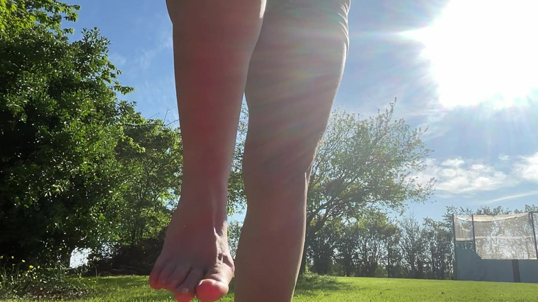 Bergami Melissa: Feet Outdoors