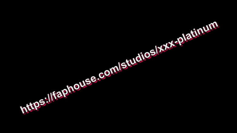XXX-Platinum: Sexy MILF vložila vibrátor do kundy a měla silný mokrý...