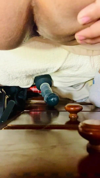Bigbooty TS Latina: Nadržená děvka s velkým zadkem xochimochi jezdí na černém robertku