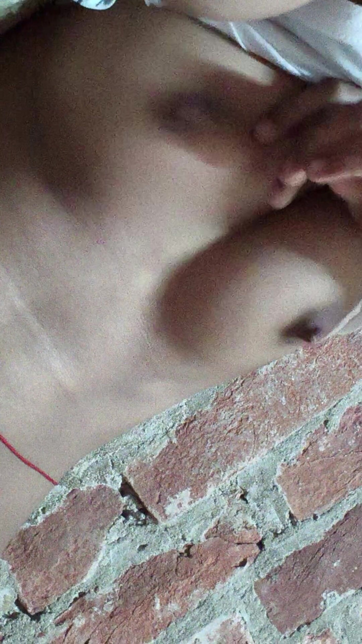 Moma: Video gợi cảm