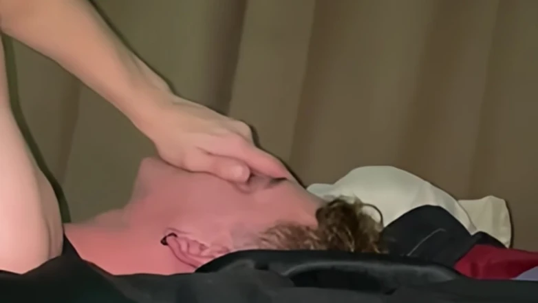 Danmel X: Gâtul adânc distrus de rușine