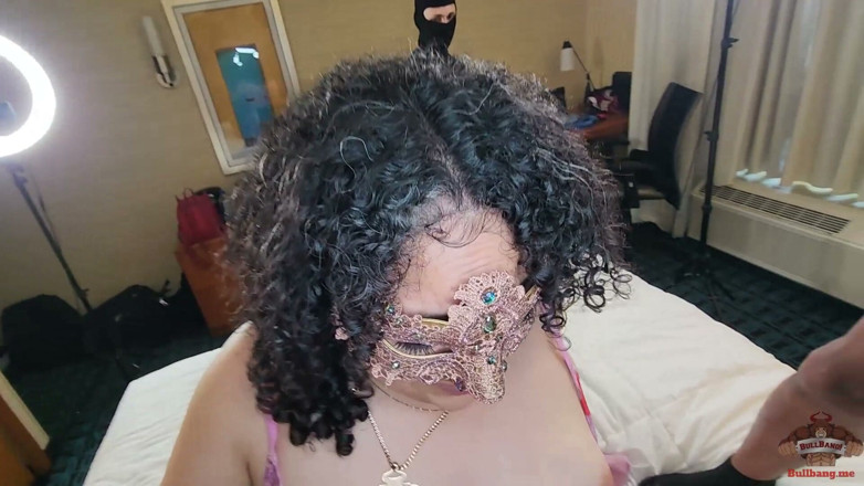 Bull Bang Gang Official: Mascarado hotwife 1º Gang Bang com Bullbang