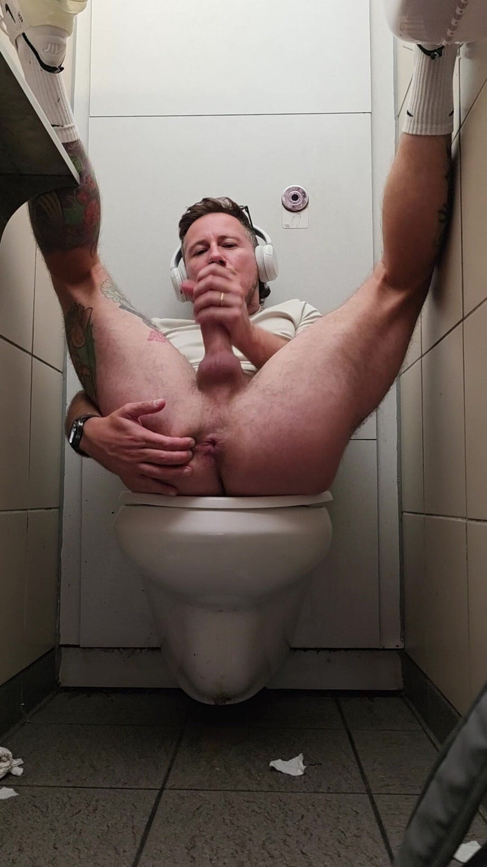 gaynaughtywelsh: Öffentliche toilette spielen
