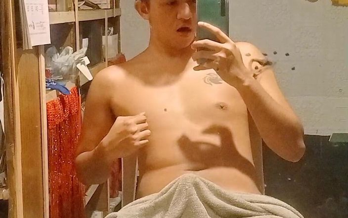Rent A Gay Productions: Asiático gay adolescente masturbándose,. Gimiendo y follando su propio semen