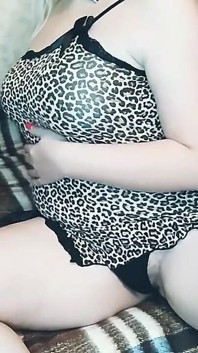 Seksi kitty kostümü büyük götlü büyük memeler