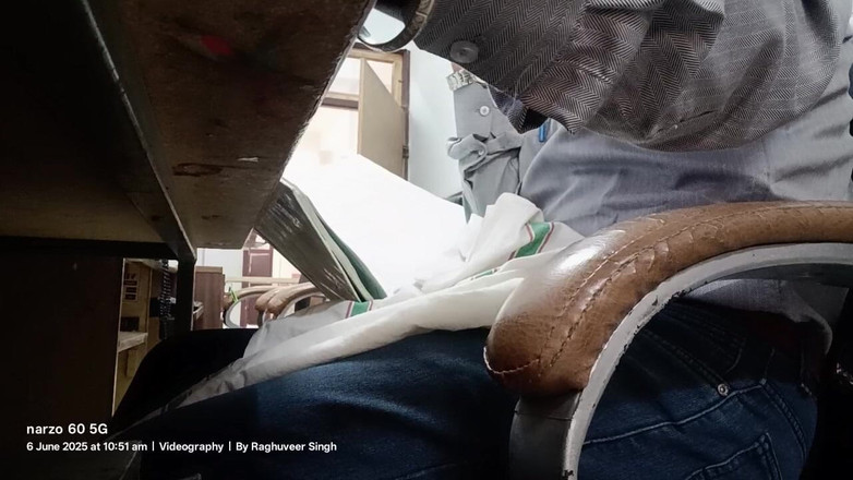 Rajasthani-old-lover: デシ・マン・イン・オフィス