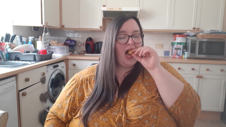 SSBBWLadyBrads: Ssbbw vs godzilla burger eating