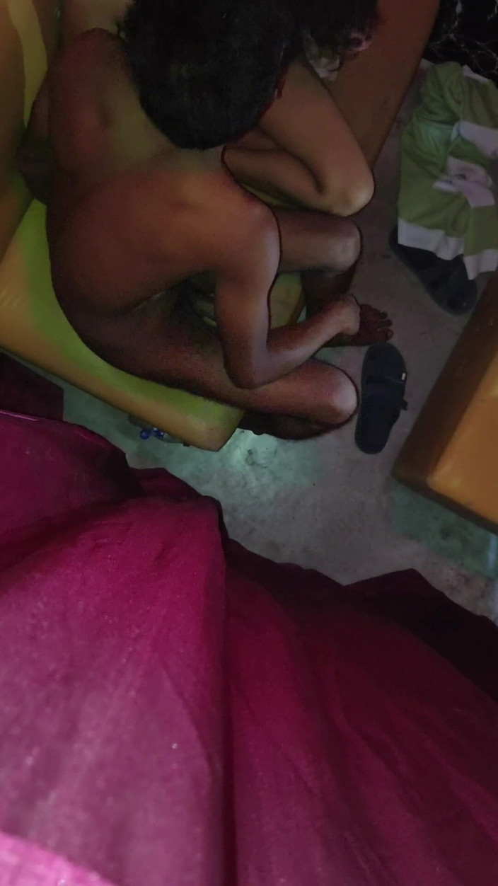 Arjun family porn: Soție indiancă sexy futută de soții ei cel mai bun...