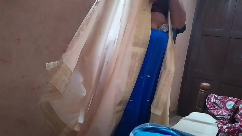 Skydreem1104: Chica india del pueblo con un sari