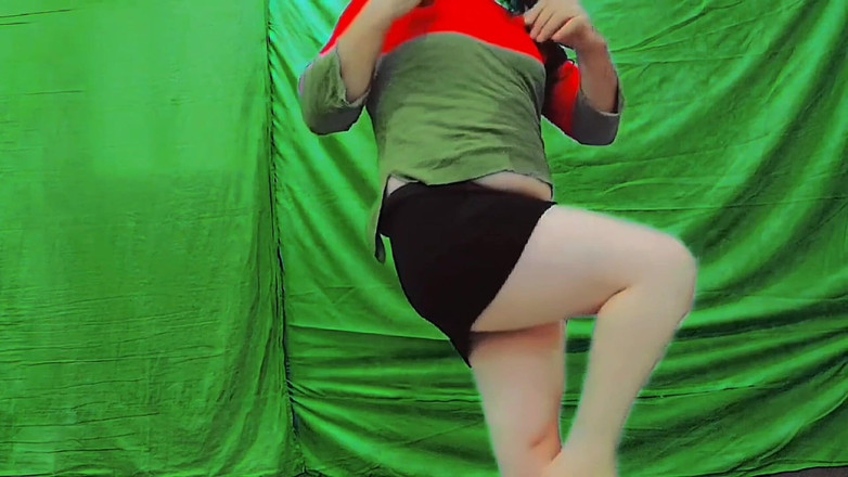 Kitty_Cross: Rozkošná Sissy Twirling v šatech ve stylu jiskry princezny