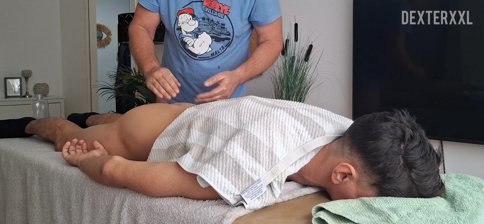 Dexterxxlfun: Vlado dostane masáž. Starý Mladý bez sedla šukání.