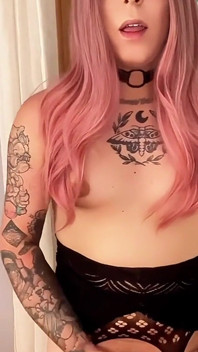 Solo una bambola che si tocca da sola