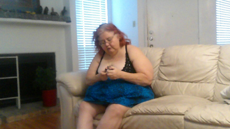 BBW nurse Vicki adventures with friends: Cô y tá già bbw tóc đỏ Vicki nói chuyện với...