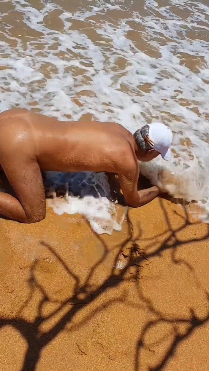 Ladysilvas: Ladysilva på stranden full av kåta att knulla sin heta...