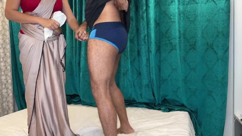 Nisha bhabhi ki chudai: Indische junge stiefschwester fickt mit stiefbruder