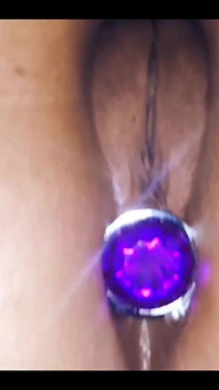 Sexy und dicker arsch, mexikanerin bekommt sexy lila analplug, sie hat einen sehr heißen anus