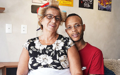 Only Taboo: İri güzel kadın büyük zenci yarağı sıska oyuncağı tarafından sikiliyor