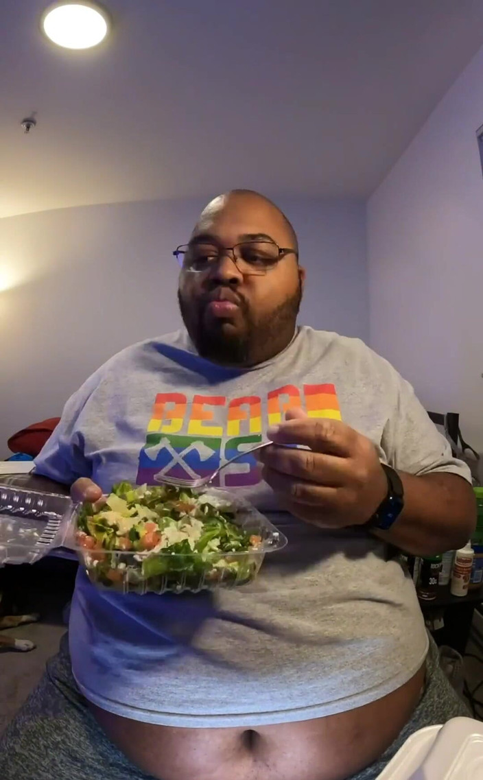 Blkhole420: Teruskan makan, teruskan makan nyanyian di kepala saya seperti dory...