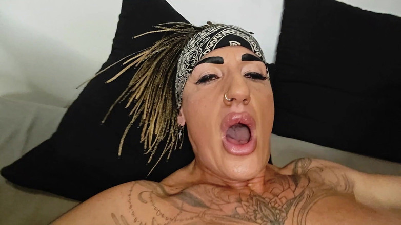 Danaxmuscles: Si Dia Mengongkek Pepek Gergasi Saya Selepas Saya MasukkanNya Sehingga...