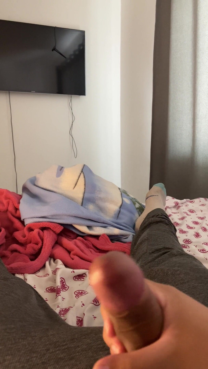 Dylan Ford: Brazilian twink shooting a big load after a pleasurable cumshot |...