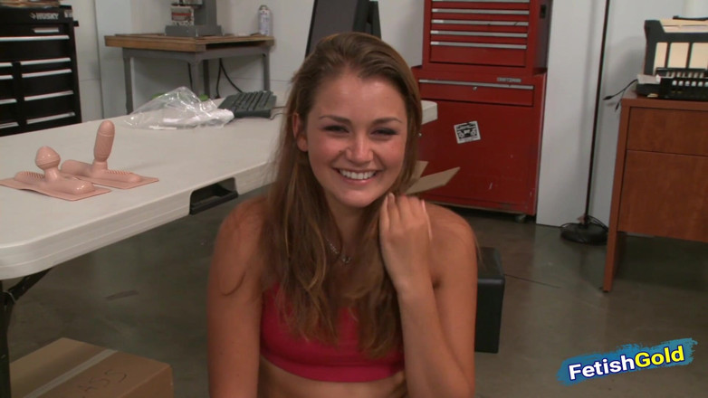 Teens Like it Hard: Loira gostosa brinca com um brinquedo symbian antes de ter...