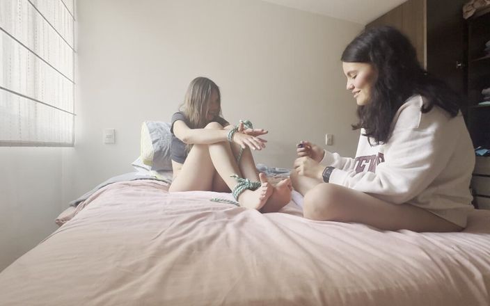 scarlettandc: Saya Menunjukkan Hamba Saya Cara Menjadi Submisif